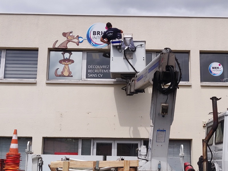 signaletique-brh-interim-signaletique ILV, adhésif en lettres découpées et décoration - BRH Intérim nantes