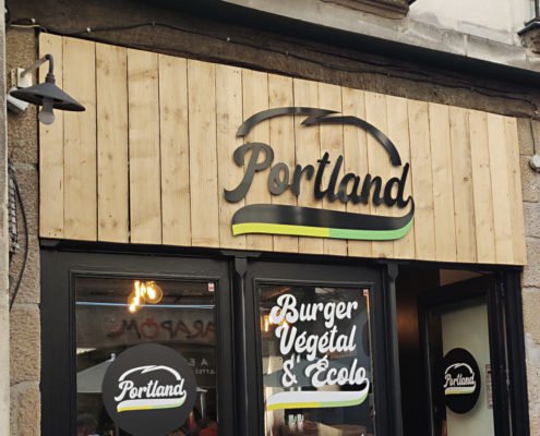 Enseigne en bois Portland